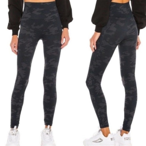 SPANX Look At Me Now Seamless Black Gray High Rise Camo 7/8 Leggings Size Medium - Picture 1 of 11
